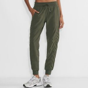 Aritzia Golden MoveTech Kinetic Joggers Womens Small Green Midrise Athletic Pant